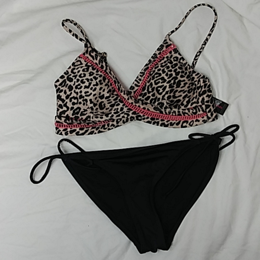 OP & No boundaries bikini size medium top is nwt